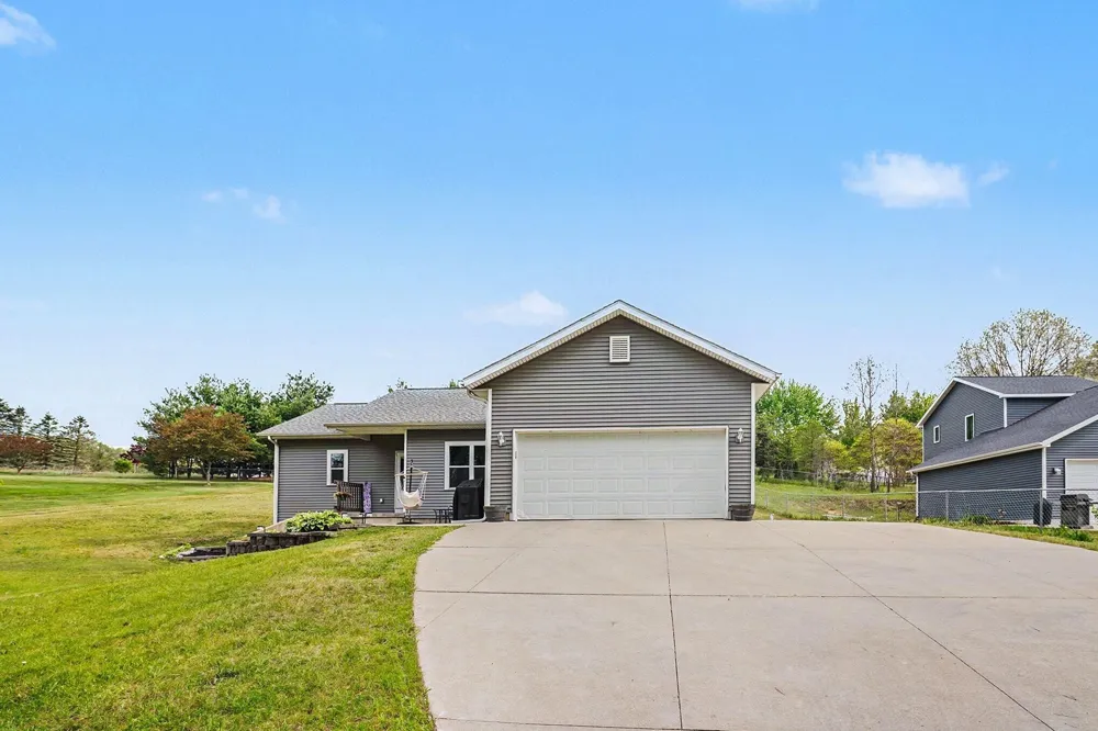 31800 Pine Ridge Circle Lawton, MI 49065