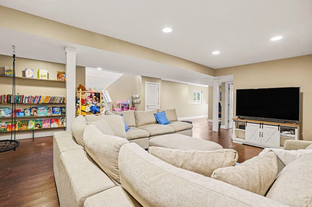 31800 Pine Ridge Circle Lawton, MI 49065