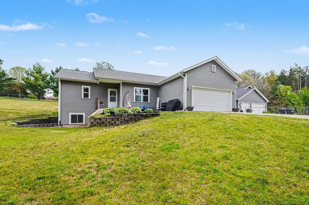 31800 Pine Ridge Circle Lawton, MI 49065