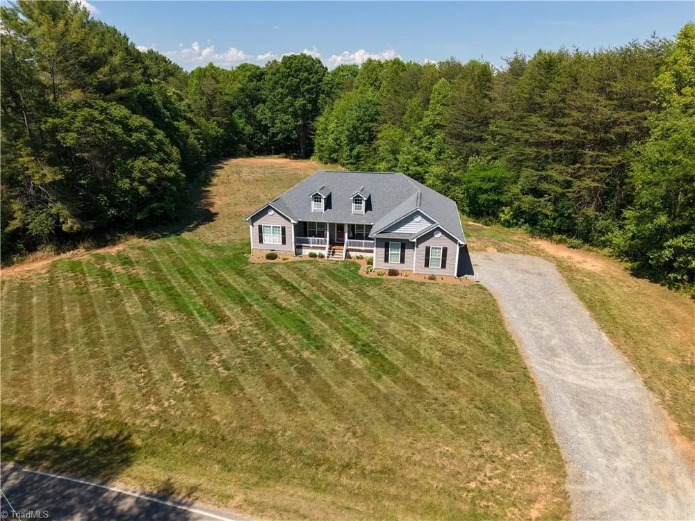 552 Tom Hunter Road Pilot Mountain, NC 27041