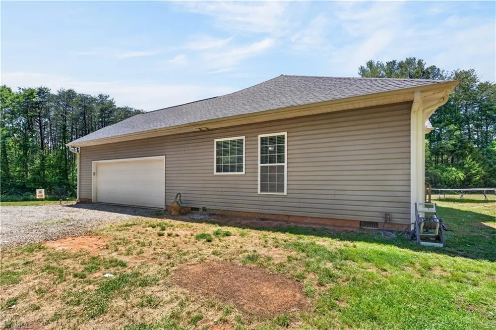 552 Tom Hunter Road Pilot Mountain, NC 27041