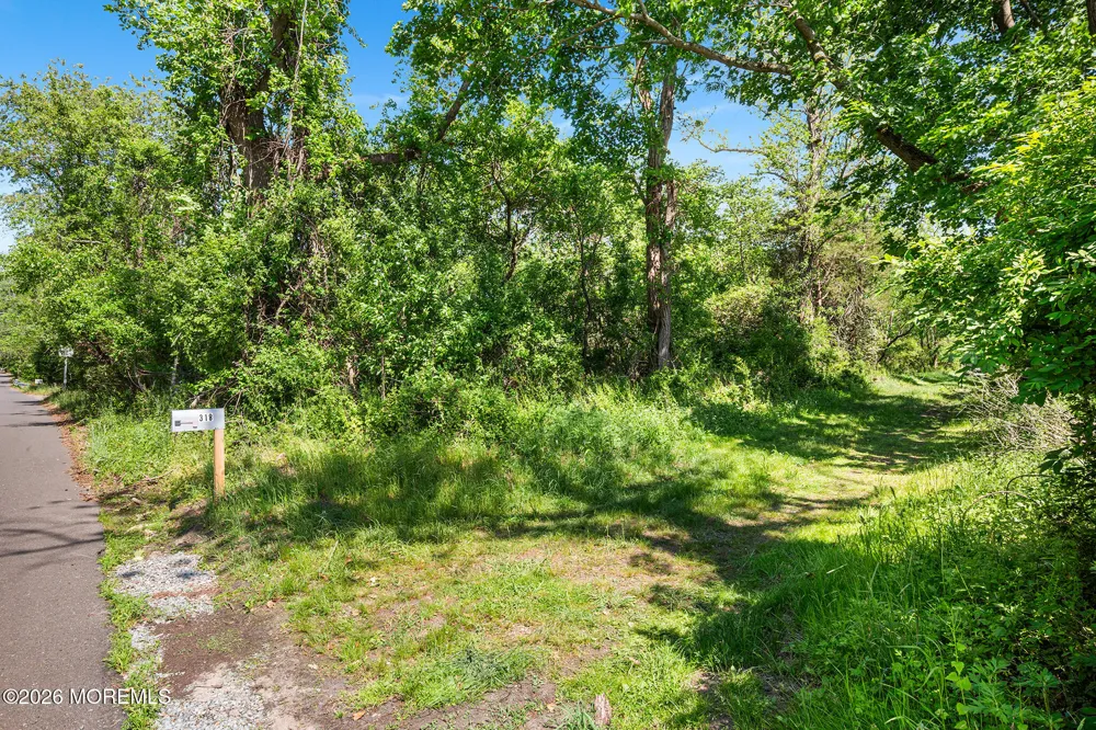318 Water Street Eatontown, NJ 07724