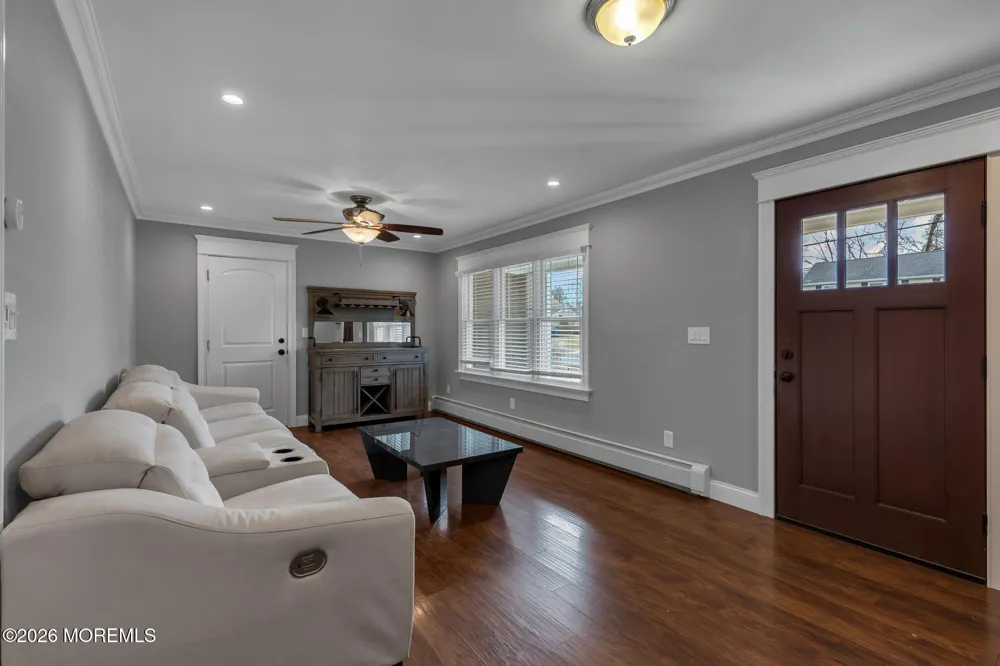 27 Branch Road Oakhurst, NJ 07755