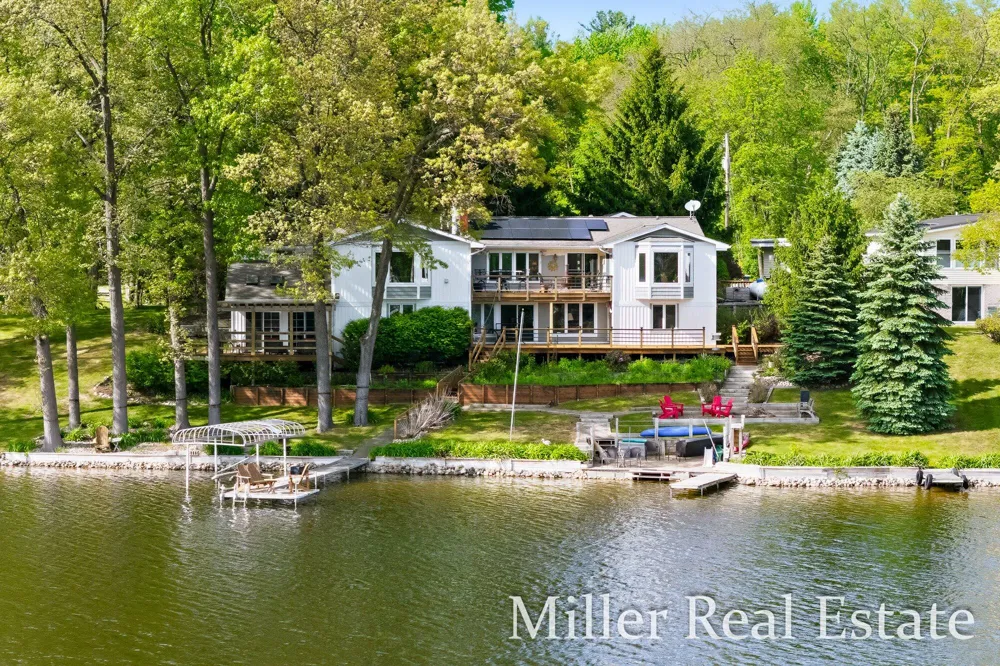 1589 Pleasant View Drive Hastings, MI 49058