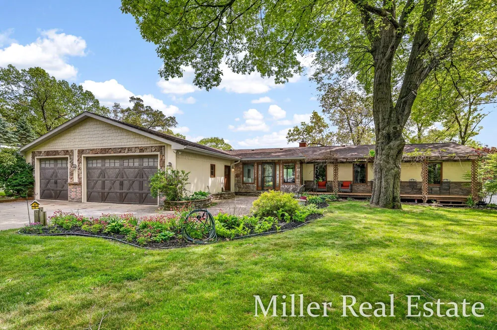 1589 Pleasant View Drive Hastings, MI 49058