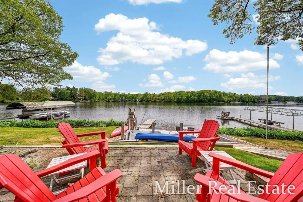 1589 Pleasant View Drive Hastings, MI 49058