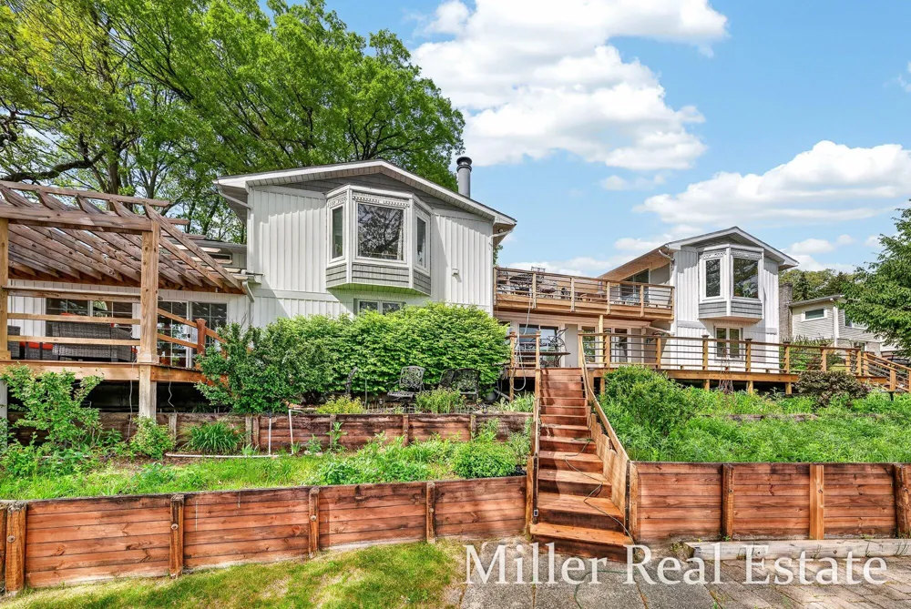 1589 Pleasant View Drive Hastings, MI 49058
