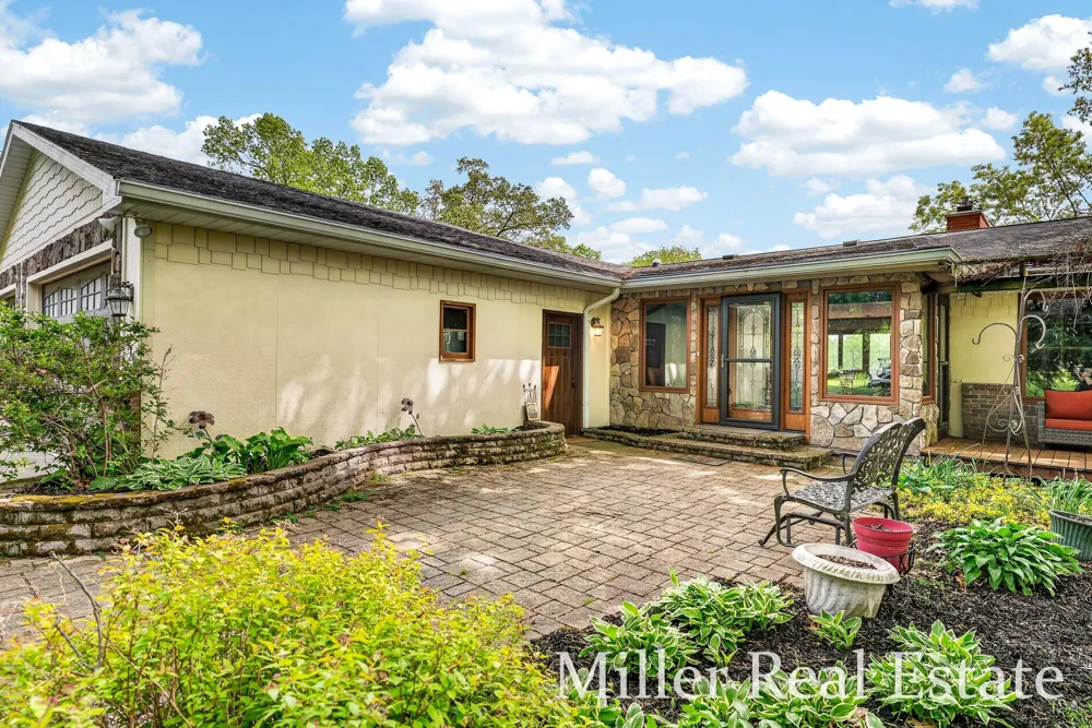 1589 Pleasant View Drive Hastings, MI 49058
