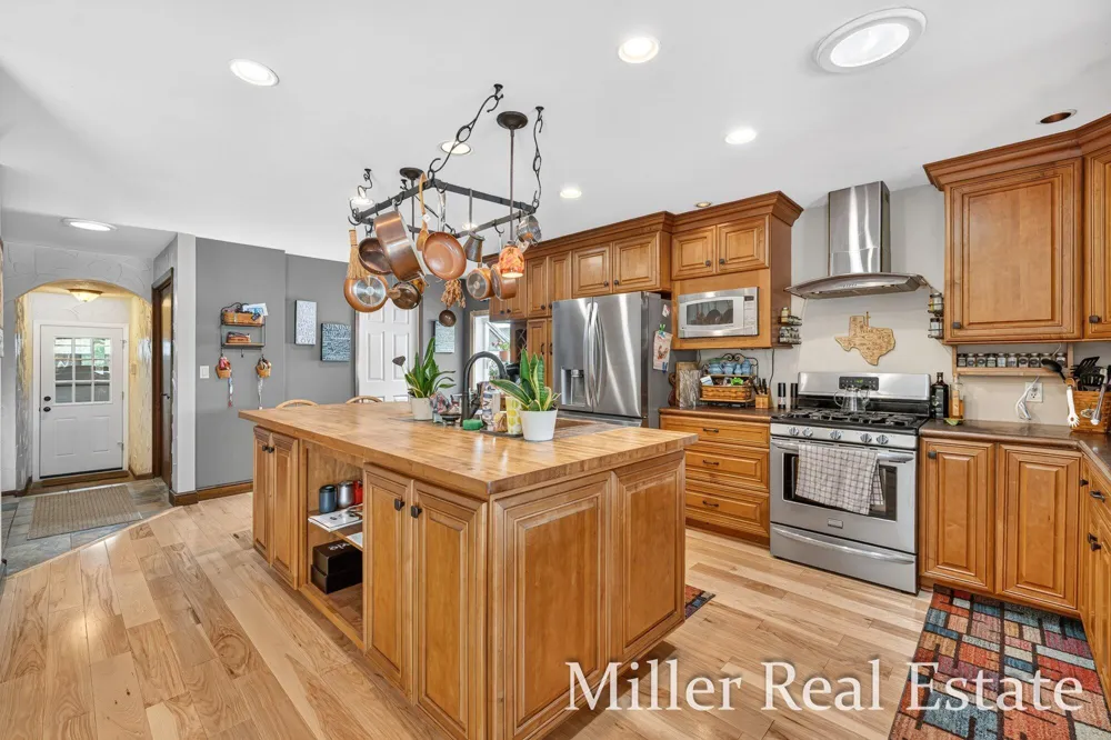 1589 Pleasant View Drive Hastings, MI 49058