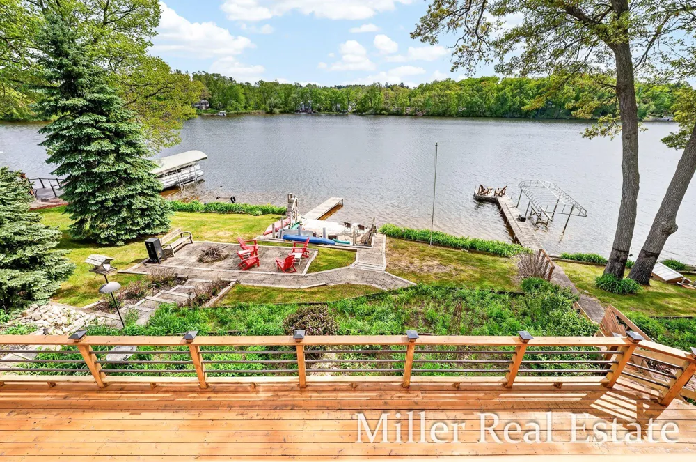 1589 Pleasant View Drive Hastings, MI 49058