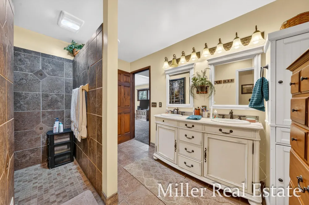 1589 Pleasant View Drive Hastings, MI 49058