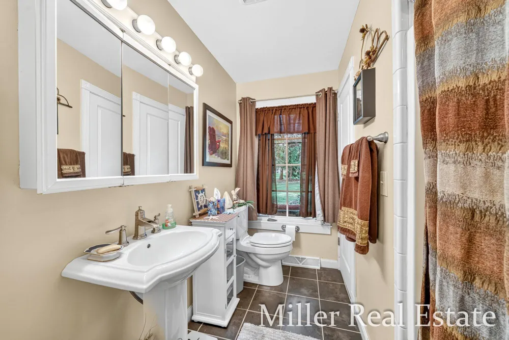 1589 Pleasant View Drive Hastings, MI 49058