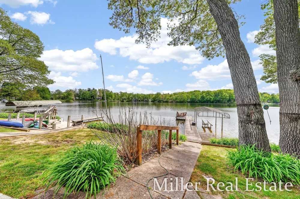 1589 Pleasant View Drive Hastings, MI 49058