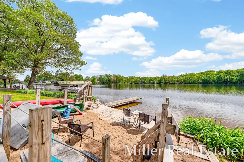 1589 Pleasant View Drive Hastings, MI 49058