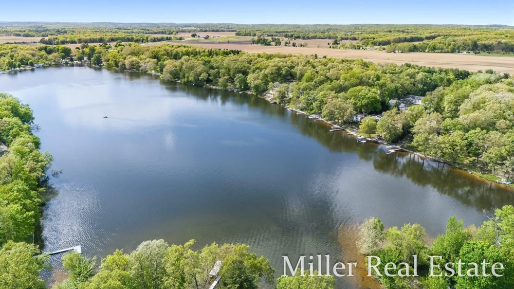 1589 Pleasant View Drive Hastings, MI 49058