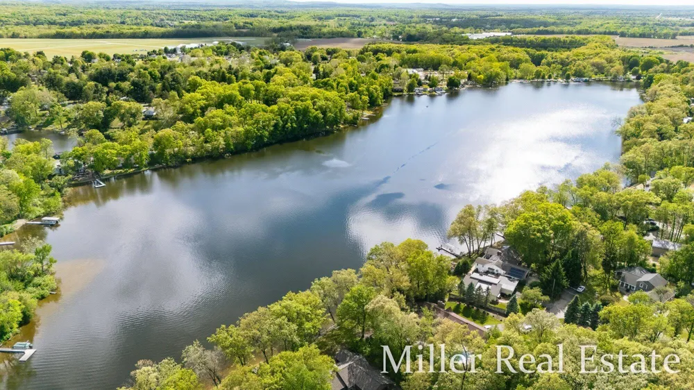 1589 Pleasant View Drive Hastings, MI 49058