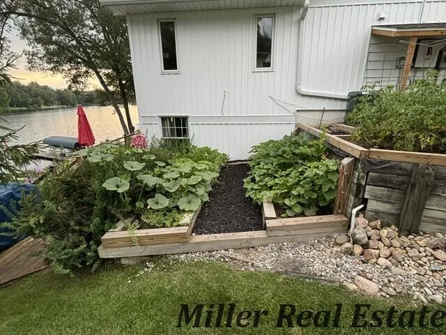 1589 Pleasant View Drive Hastings, MI 49058