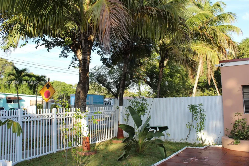 13875 NE 16th Ct North Miami, FL 33181