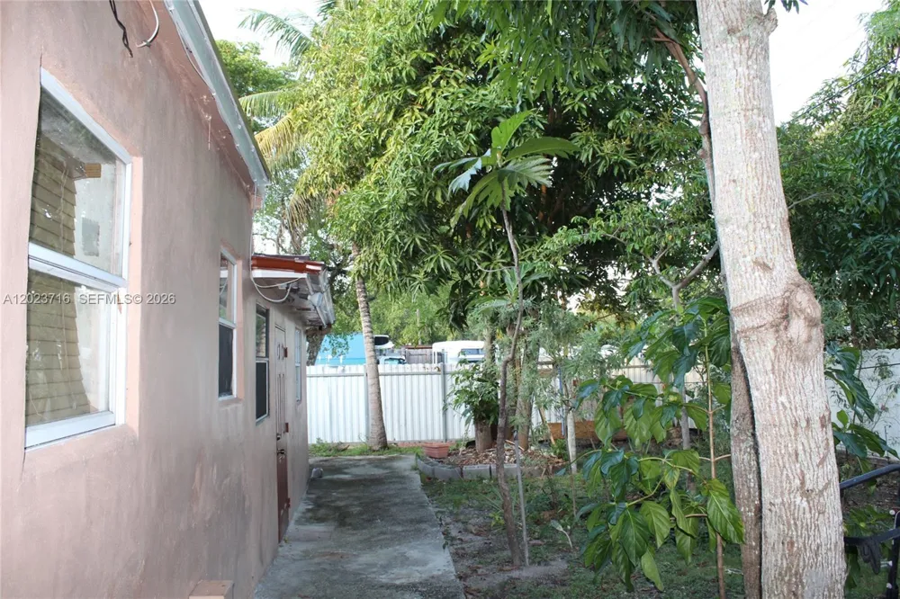 13875 NE 16th Ct North Miami, FL 33181