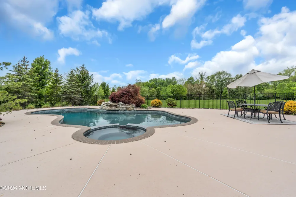 4 Ridgeview Way Allentown, NJ 08501