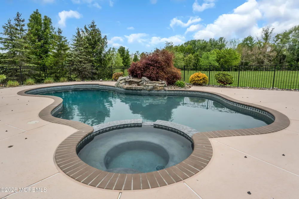 4 Ridgeview Way Allentown, NJ 08501