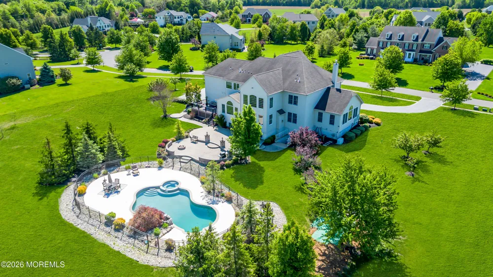 4 Ridgeview Way Allentown, NJ 08501