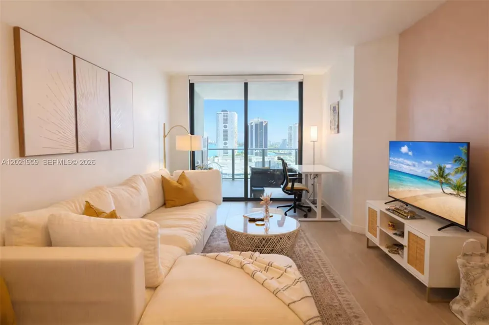 1600 NE 1st Ave #1605 Miami, FL 33132