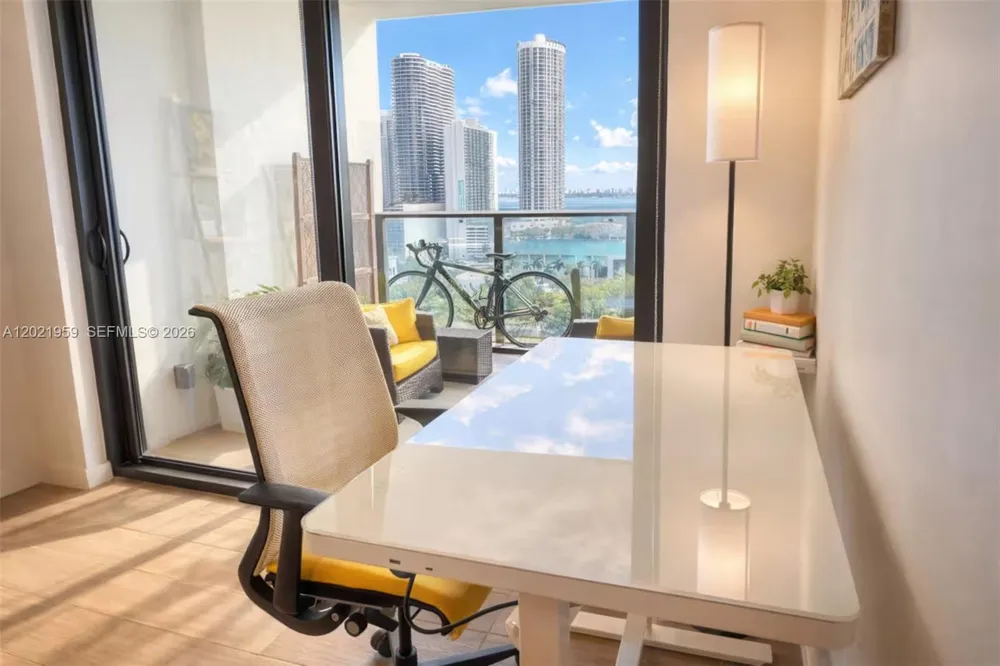 1600 NE 1st Ave #1605 Miami, FL 33132