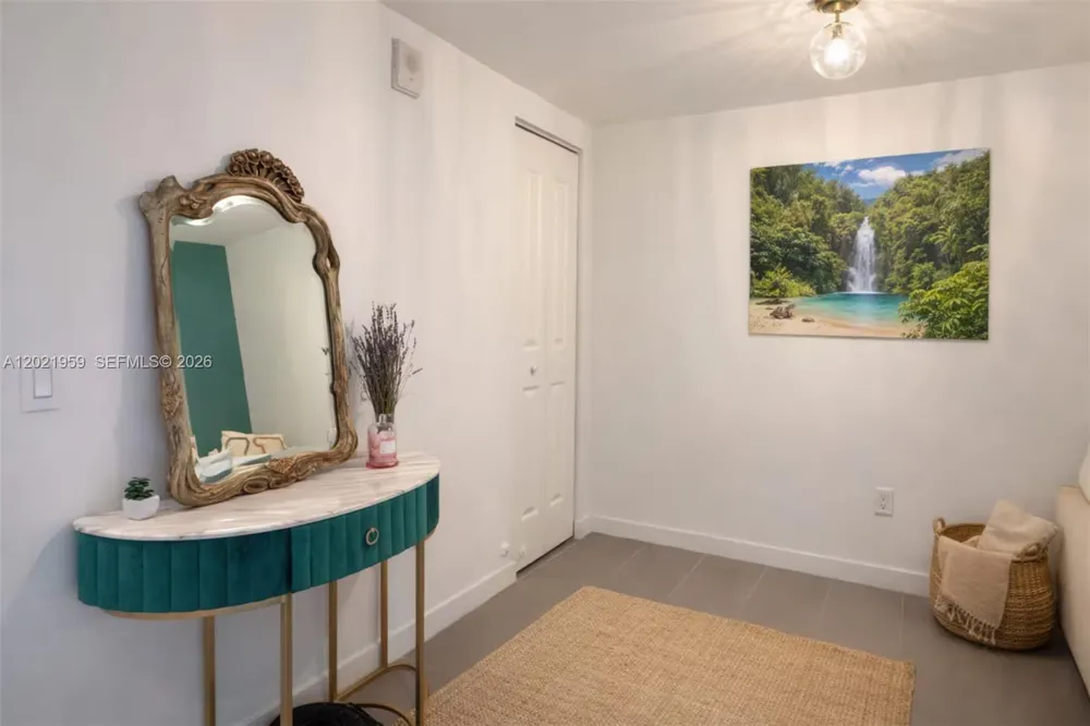 1600 NE 1st Ave #1605 Miami, FL 33132