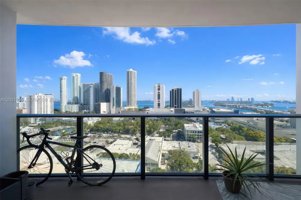 1600 NE 1st Ave #1605 Miami, FL 33132