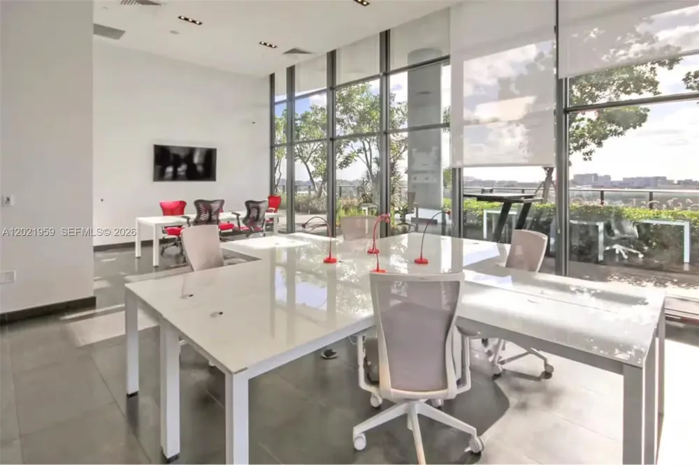 1600 NE 1st Ave #1605 Miami, FL 33132