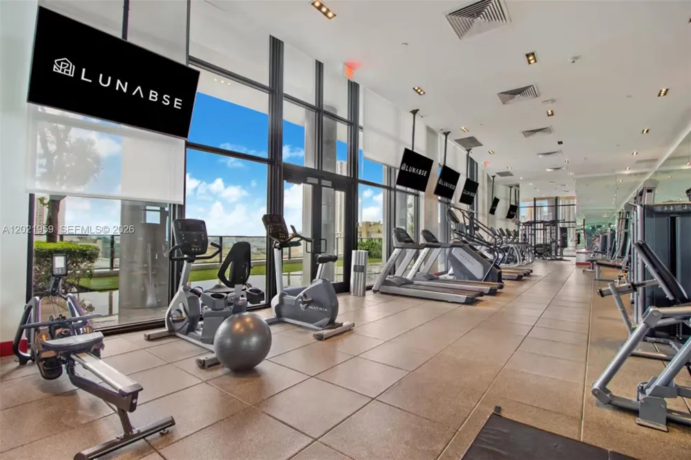 1600 NE 1st Ave #1605 Miami, FL 33132