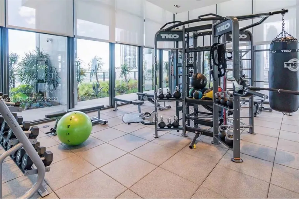 1600 NE 1st Ave #1605 Miami, FL 33132