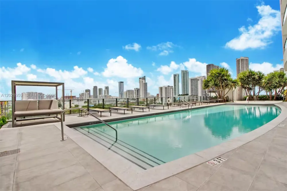 1600 NE 1st Ave #1605 Miami, FL 33132