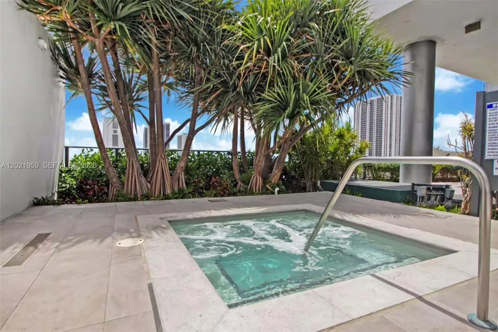 1600 NE 1st Ave #1605 Miami, FL 33132