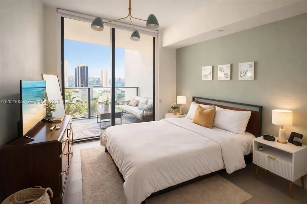 1600 NE 1st Ave #1605 Miami, FL 33132