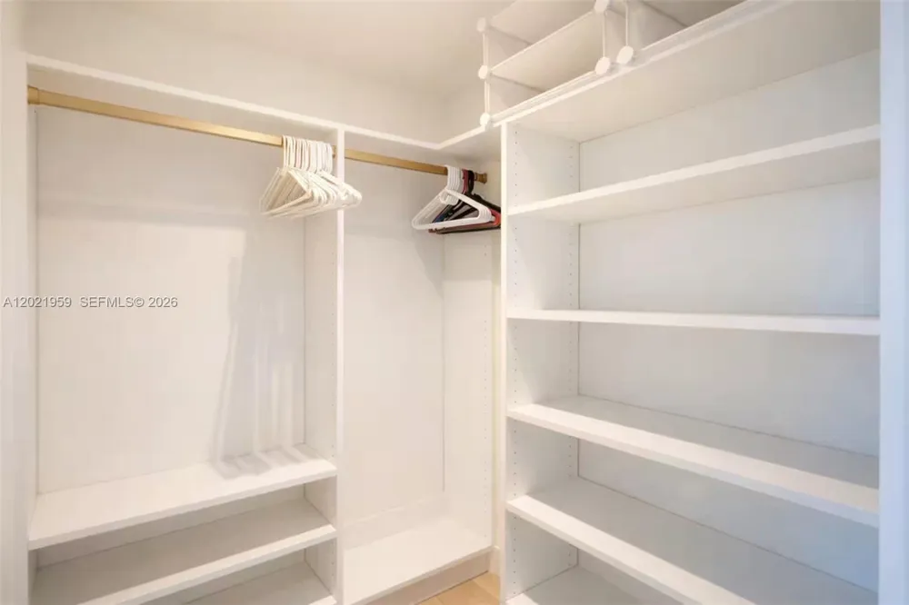 1600 NE 1st Ave #1605 Miami, FL 33132