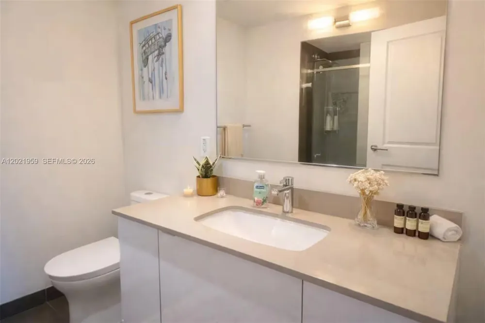 1600 NE 1st Ave #1605 Miami, FL 33132