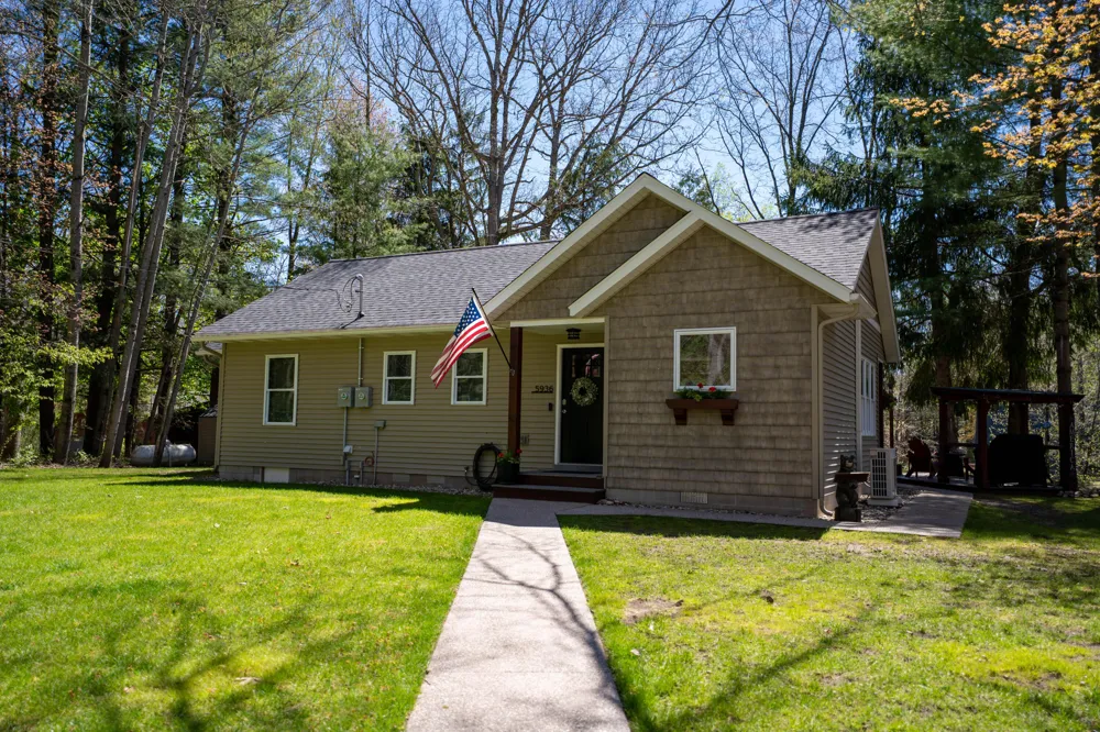 5936 S Rapids Road Branch, MI 49402