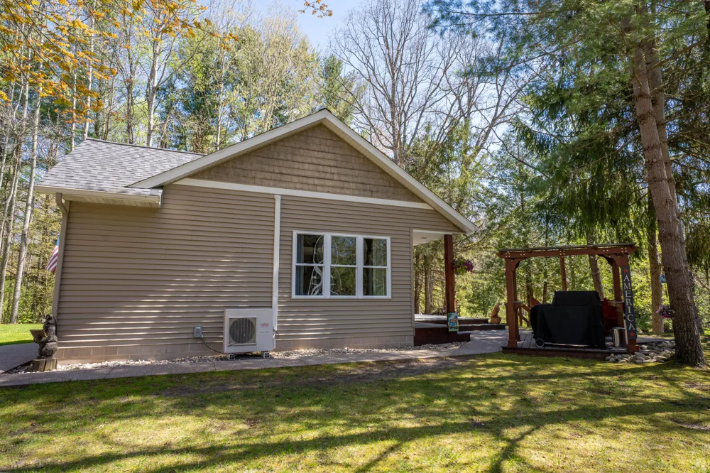 5936 S Rapids Road Branch, MI 49402