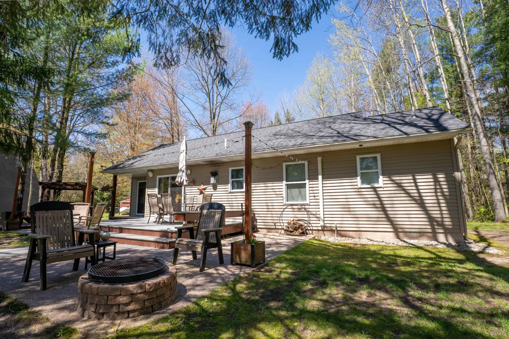5936 S Rapids Road Branch, MI 49402