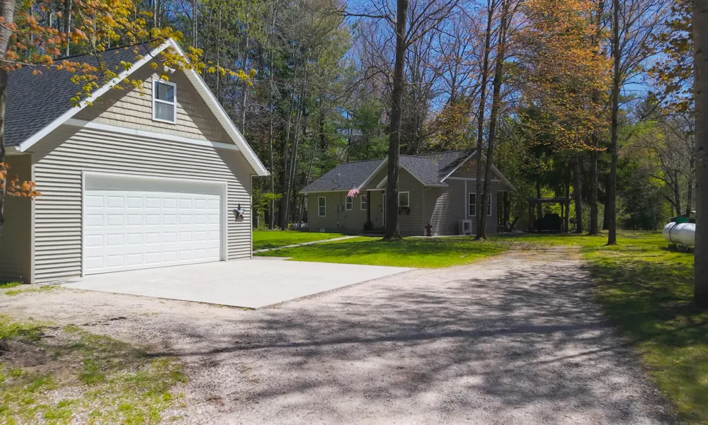 5936 S Rapids Road Branch, MI 49402