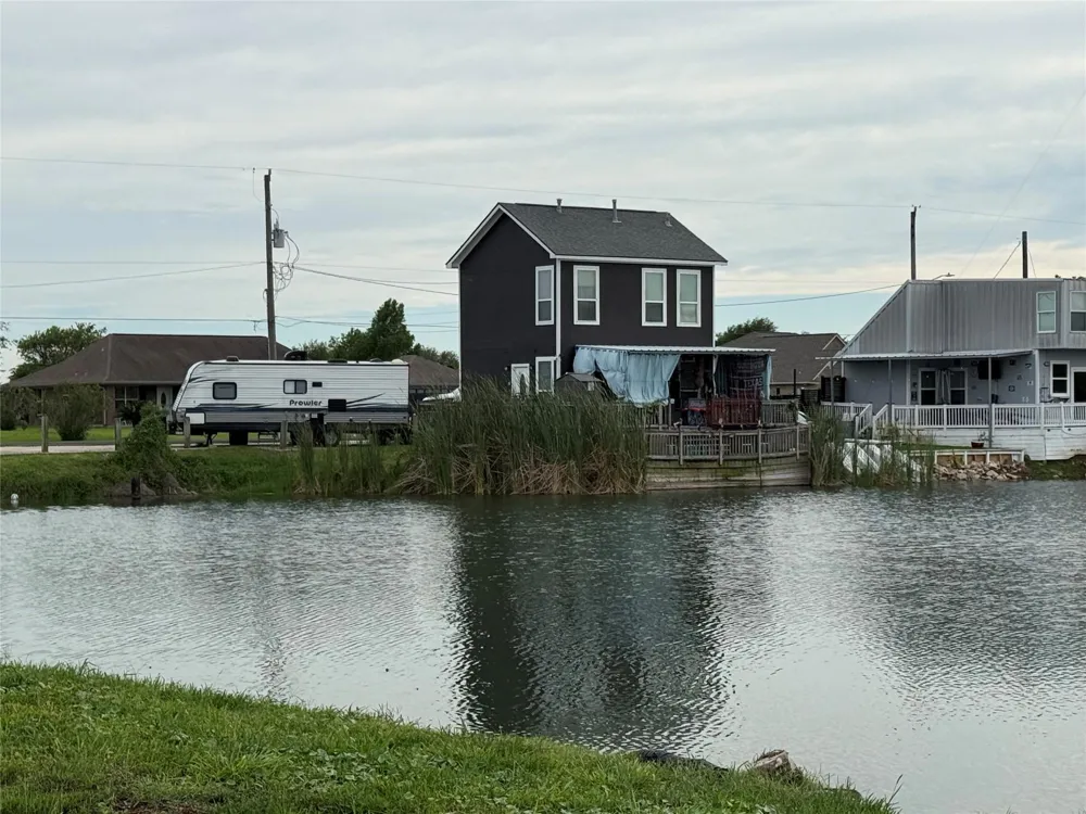 2730 Avenue D San Leon, TX 77539
