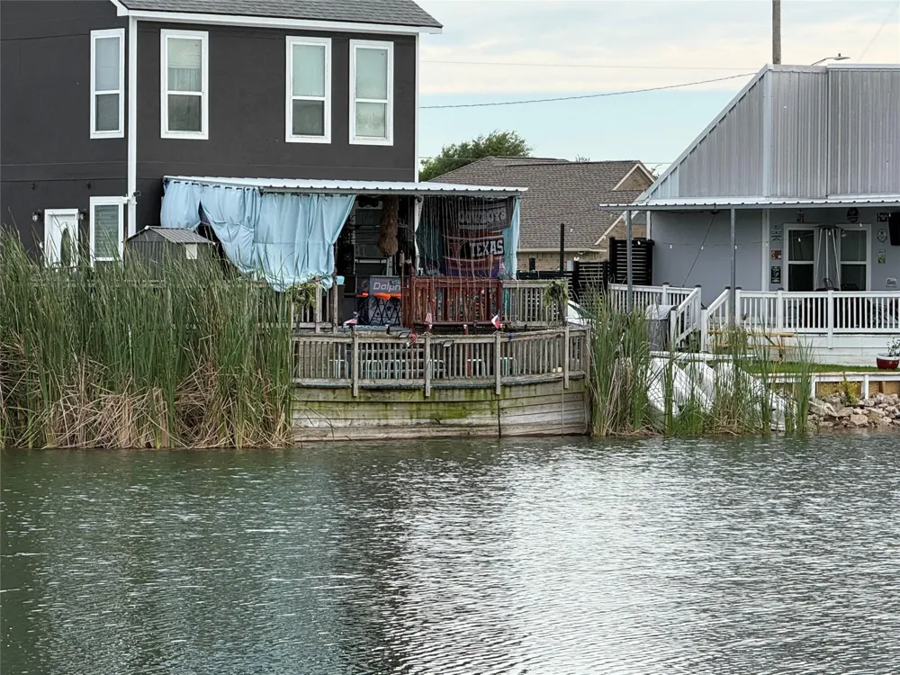 2730 Avenue D San Leon, TX 77539