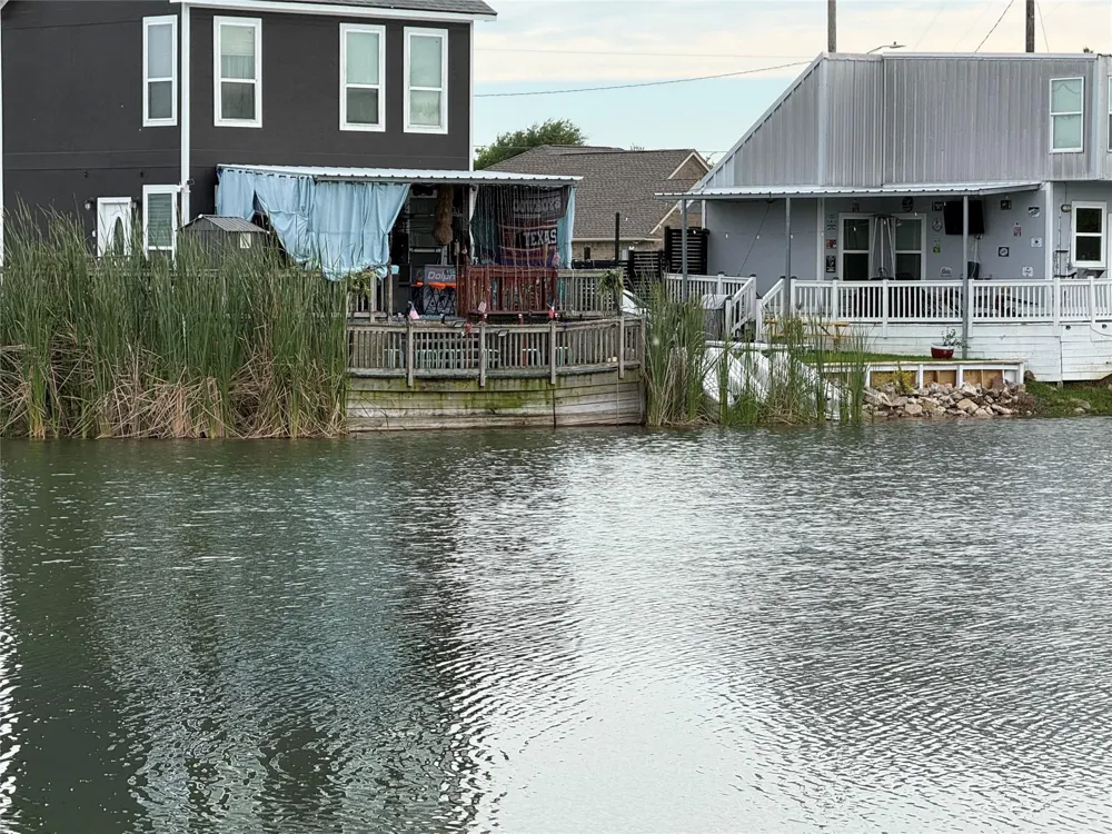 2730 Avenue D San Leon, TX 77539