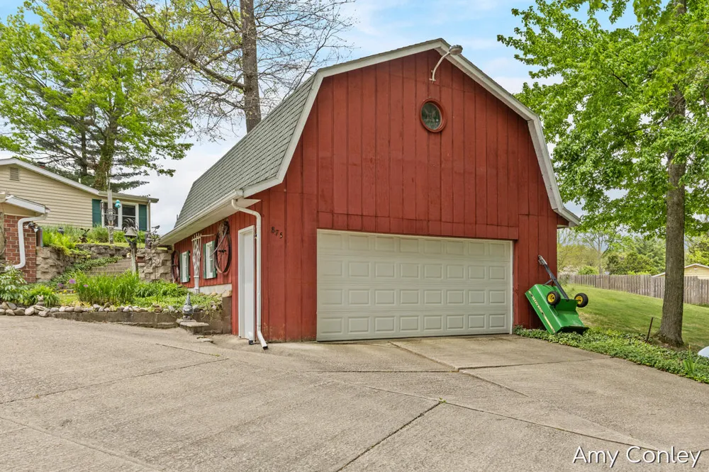 875 Bruce Drive Middleville, MI 49333