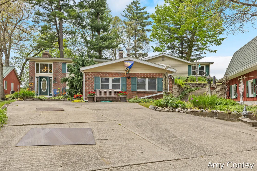 875 Bruce Drive Middleville, MI 49333