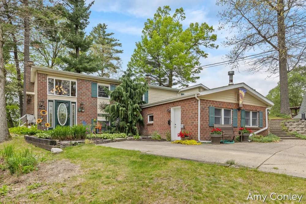 875 Bruce Drive Middleville, MI 49333