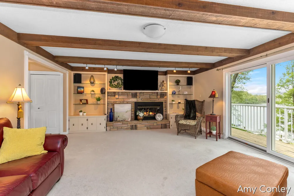 875 Bruce Drive Middleville, MI 49333