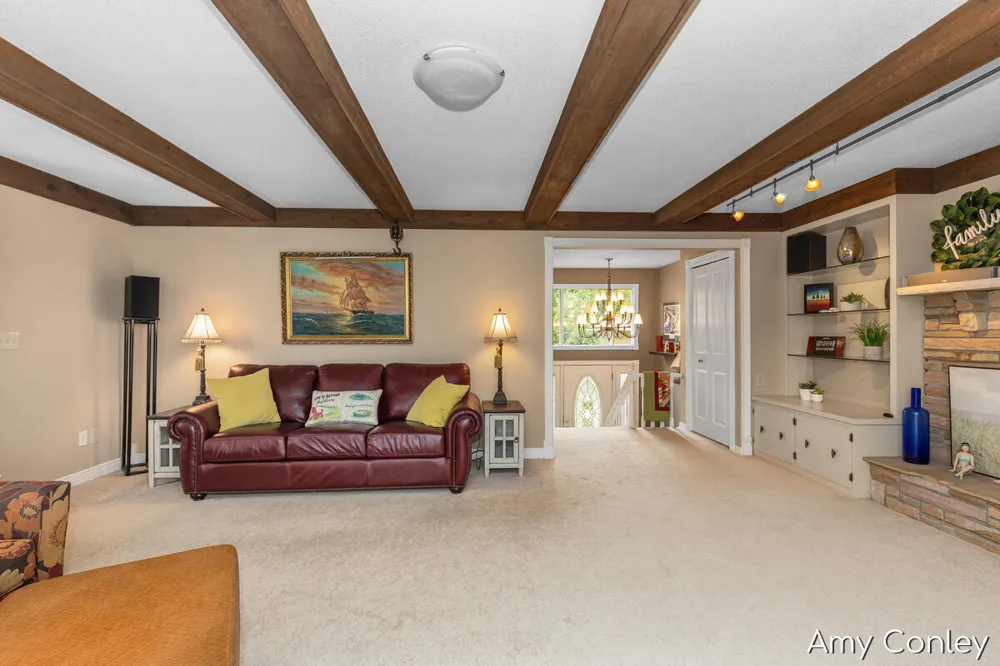 875 Bruce Drive Middleville, MI 49333